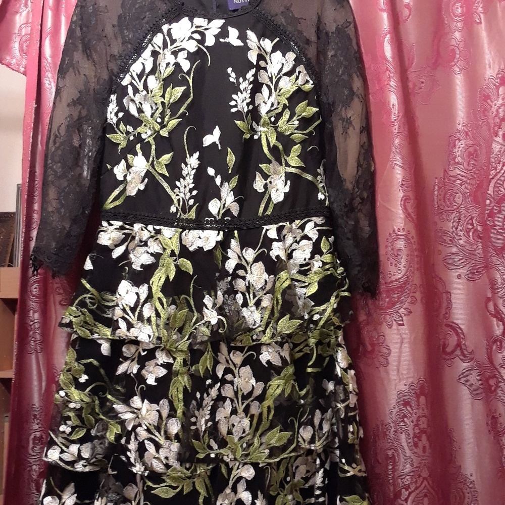 Lovely Size 10 Marchesa Notte Cocktail Dress.